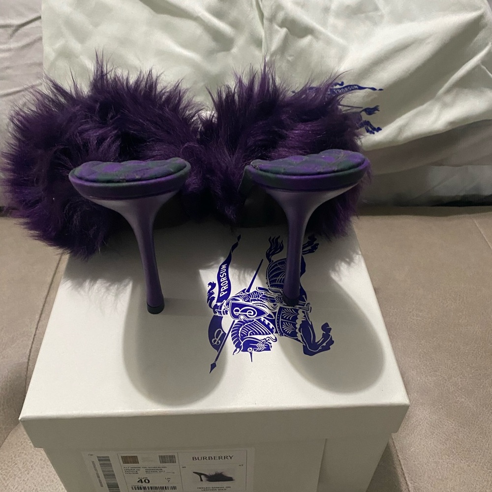 Burberry
Minnie Shearling Stiletto Mule Sandals - Picture 6 of 11